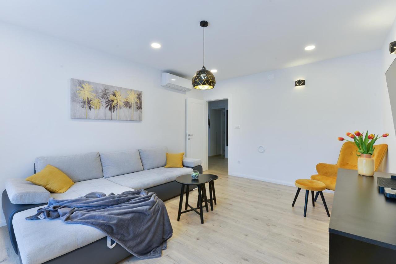Zara Lumina Apartment Bagian luar foto